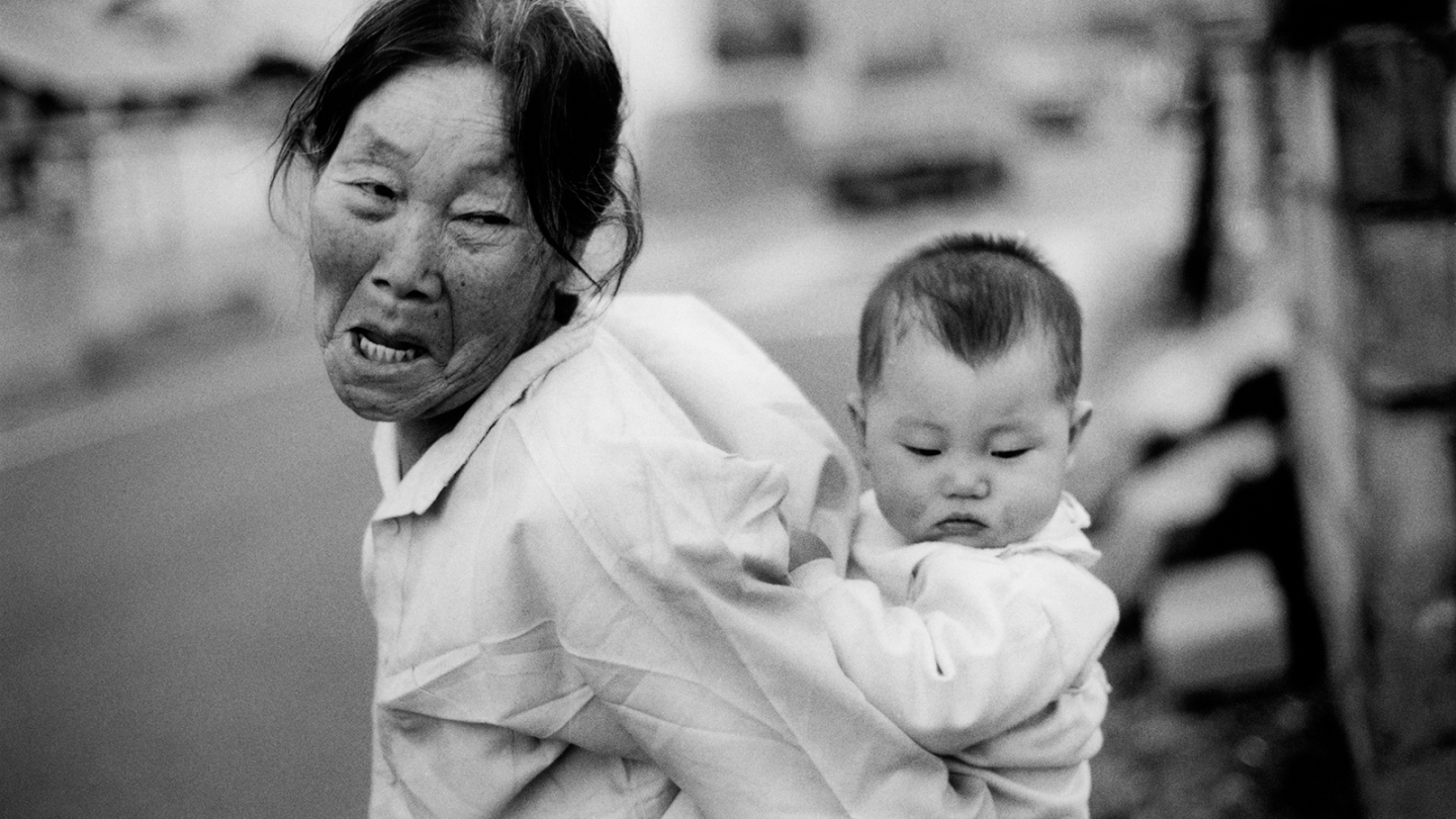 Die Familie als soziale Instanz spielt eine bedeutende Rolle im täglichen Miteinander der Menschen. Südkorea, April 2000, Foto: Oliver Hoffmann